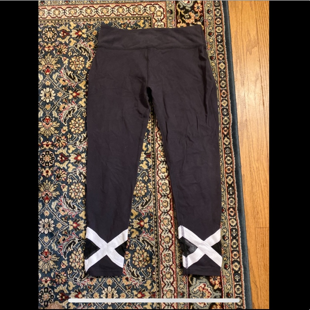 Beyond yoga Capri leggings. Size Large!